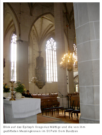 Blick auf das Epitaph Gregorius Mttigs und die von ihm gestifteten Messingkronen im St Petri Dom Bautzen